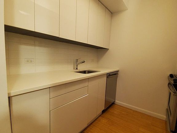 3rd image of 242 W 61st St APT 3D