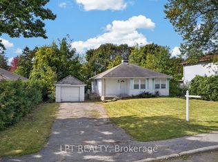 868 Mountainview Ave, Ottawa, ON K2B 5G2