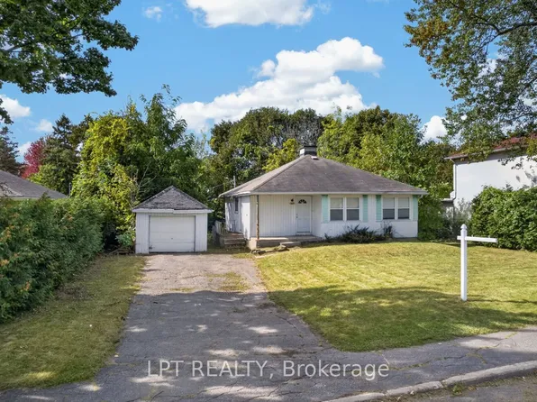 868 Mountainview Ave, Ottawa, ON K2B 5G2