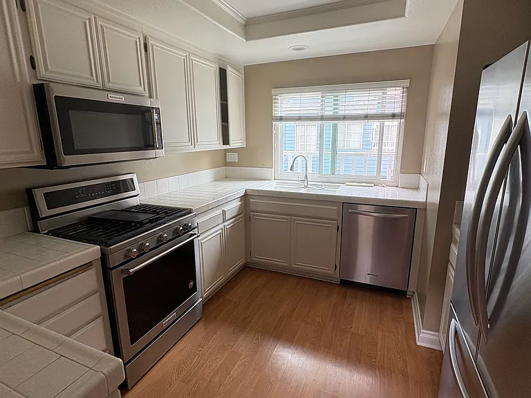 1018 Gilbert Ln — Photo 11