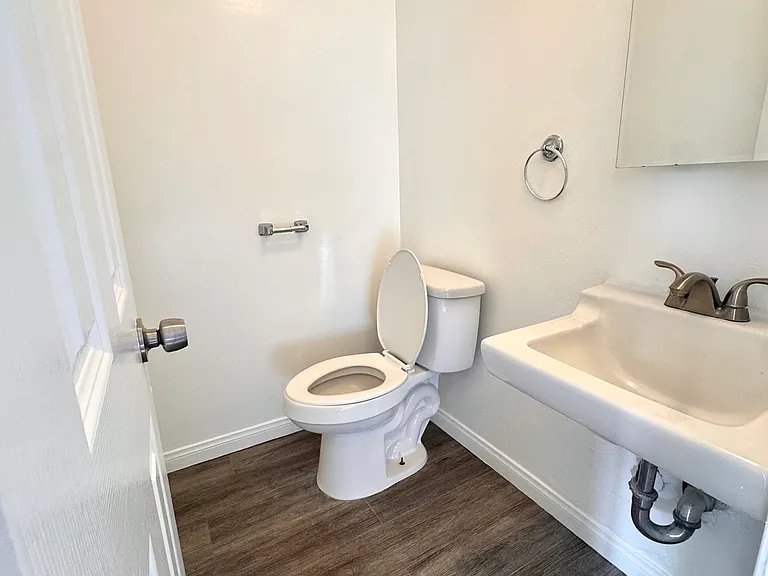 317 E Hazel St #C — Photo 7