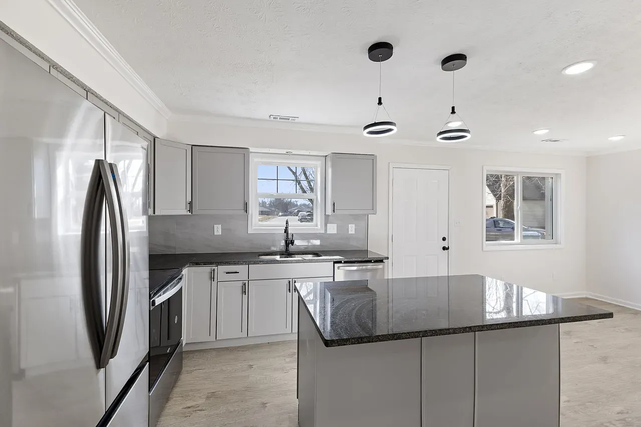 3 bed, 892 sqft, $1,500 — Photo 4
