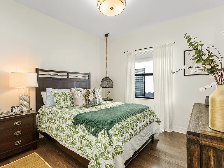3063 Hudson Ter — Photo 21