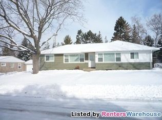 717 Robinwood Ln, Hopkins, MN 55305