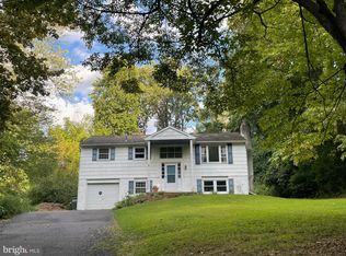 1555 Fieldwood Rd, Southampton, PA 18966