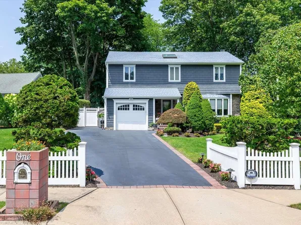 1 Bernice Court, Huntington Station, NY 11746