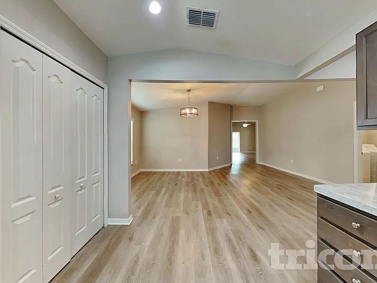 6046 Eagle Pointe Dr — Photo 7