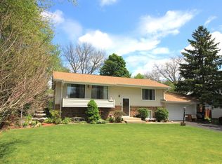 1406 Eastwood Ln, McHenry, IL 60051