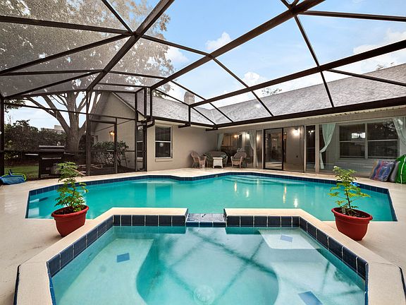 5th image of 556 Wilmington Cir