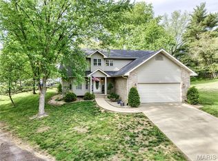 2160 Hill Crest Dr, Highland, IL 62249