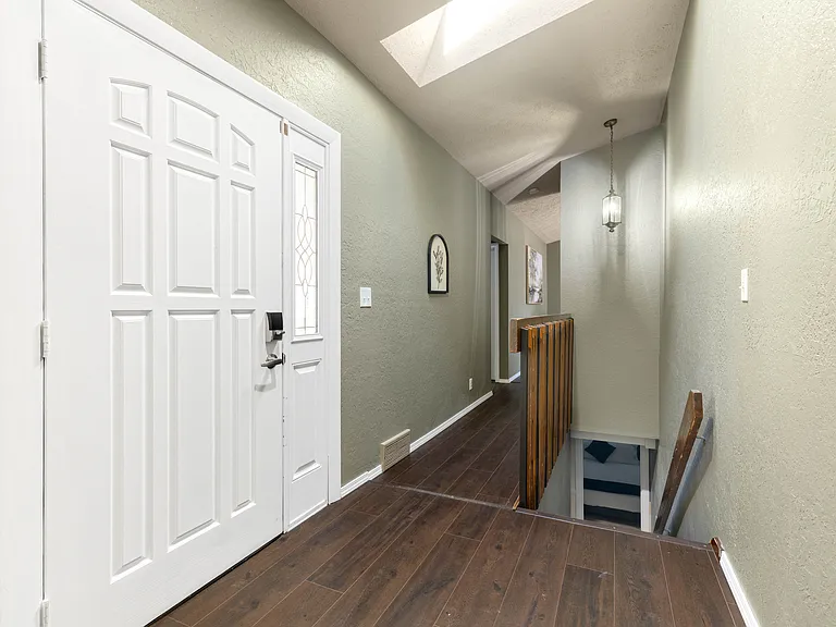 625 Robert Ave — Photo 9