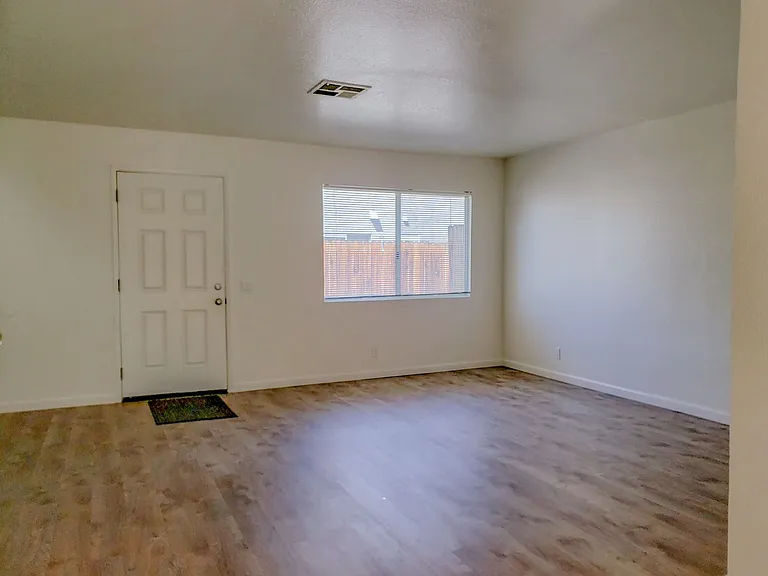 533 W Ward Ave — Photo 3