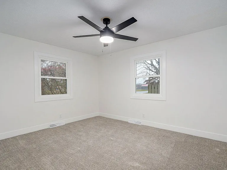 701 Hillcrest Ave — Photo 5