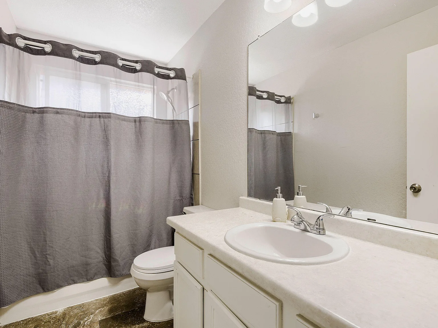 4 bed, 3.5 bath, 2127 sqft, $1,183 — Photo 4