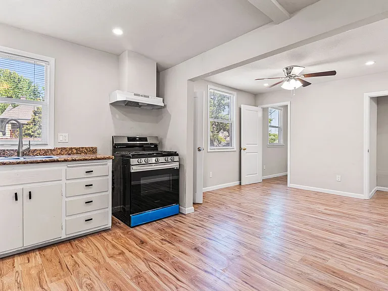 1431 Stanton St #F — Photo 8