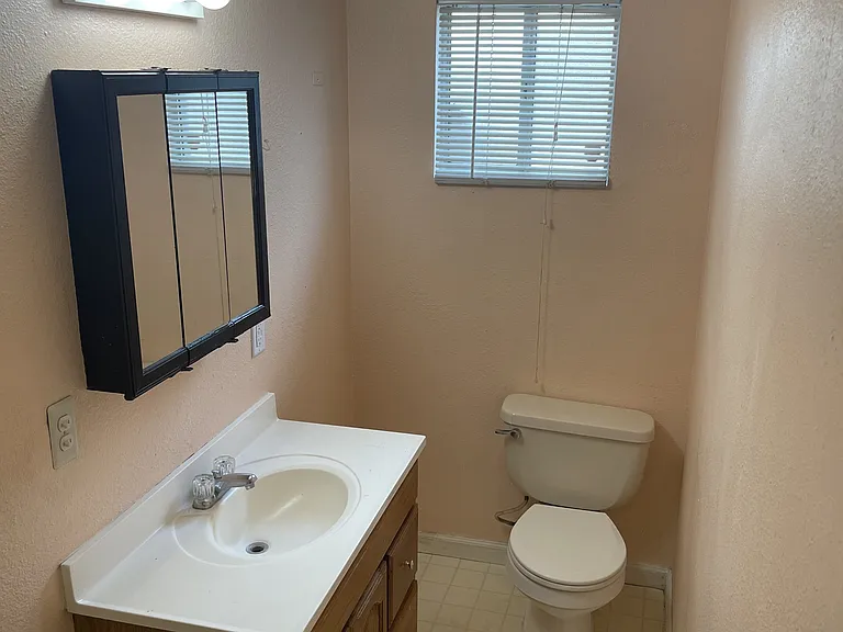 1092 Humboldt Ave #1 — Photo 7