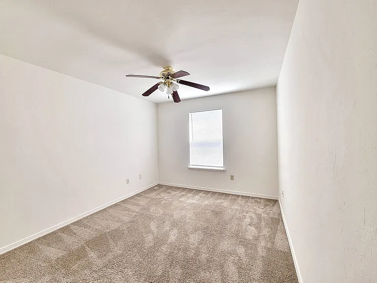 2360 SW Archer Rd #505 — Photo 16
