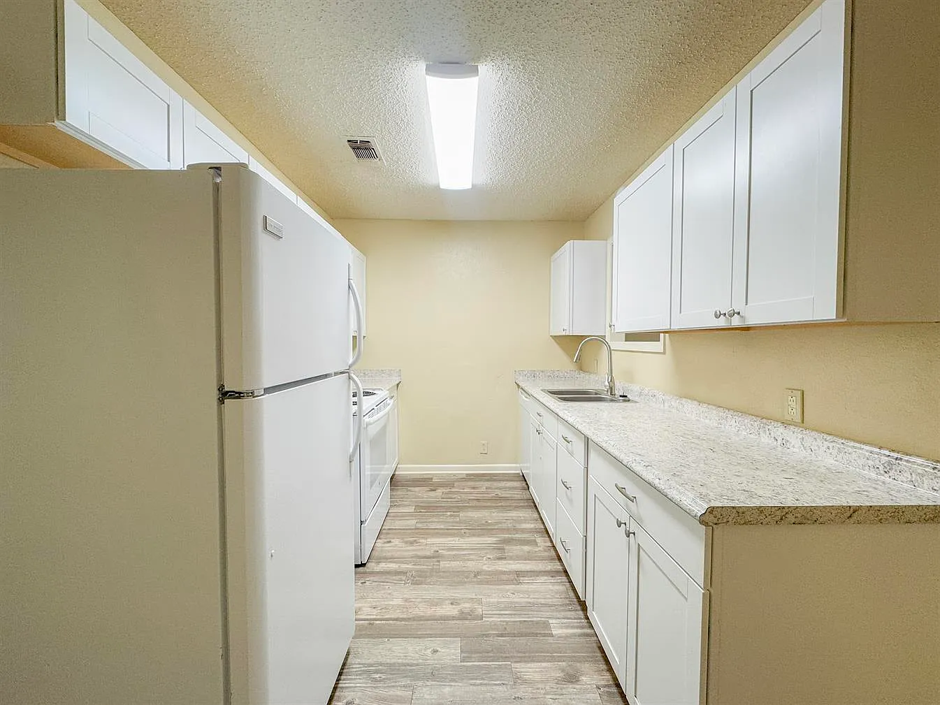 4404 Briar Clif Rd — Photo 2