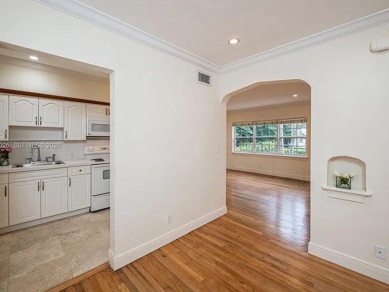 237 Madeira Ave #1 — Photo 5