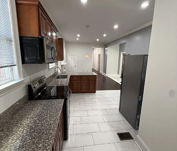 2235 Whitaker St — Photo 26