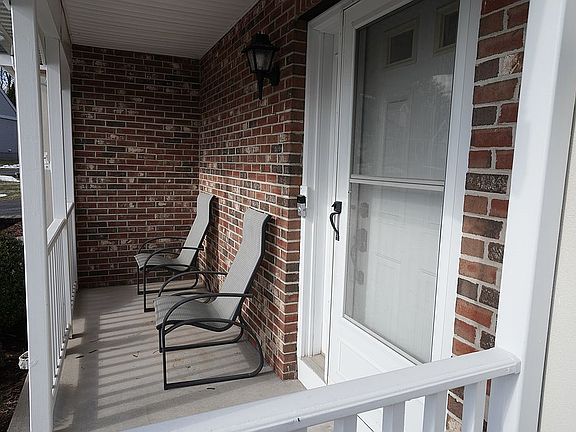 2nd image of 19 Brimfield Way #19