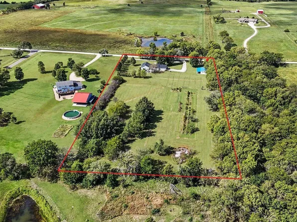 996 E 750th Rd, Lawrence, KS 66047