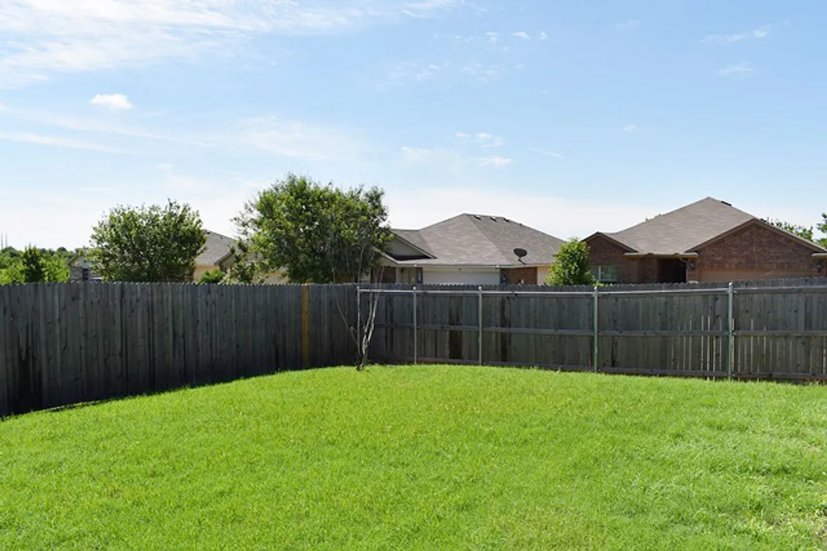 Building Photo - 14000 Silkwood Dr