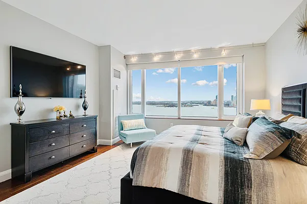 Sold by Harbor Properties International LLC | media 8
