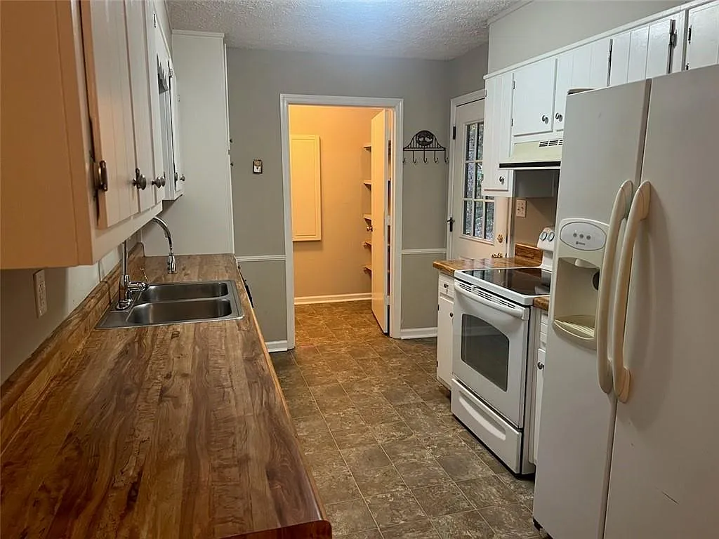 3 bed, 2.0 bath, 1274 sqft, $1,725 — Photo 4