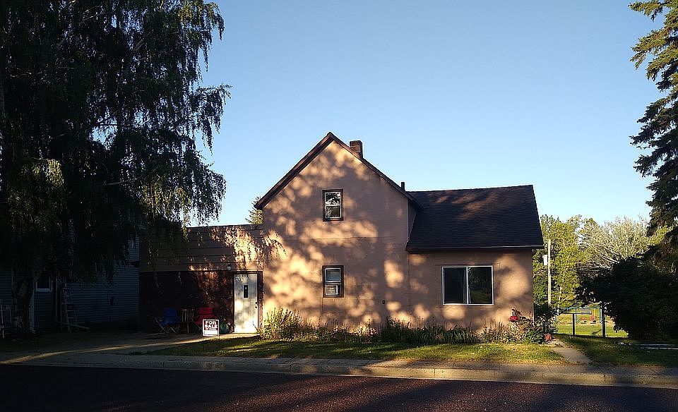 1st image of 412 1st Ave E