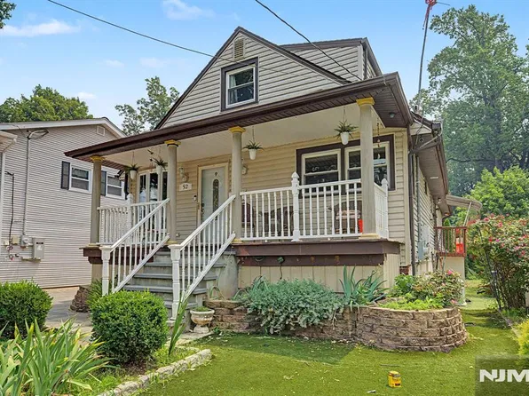 92 Blauvelt Avenue, Bergenfield, NJ 07621