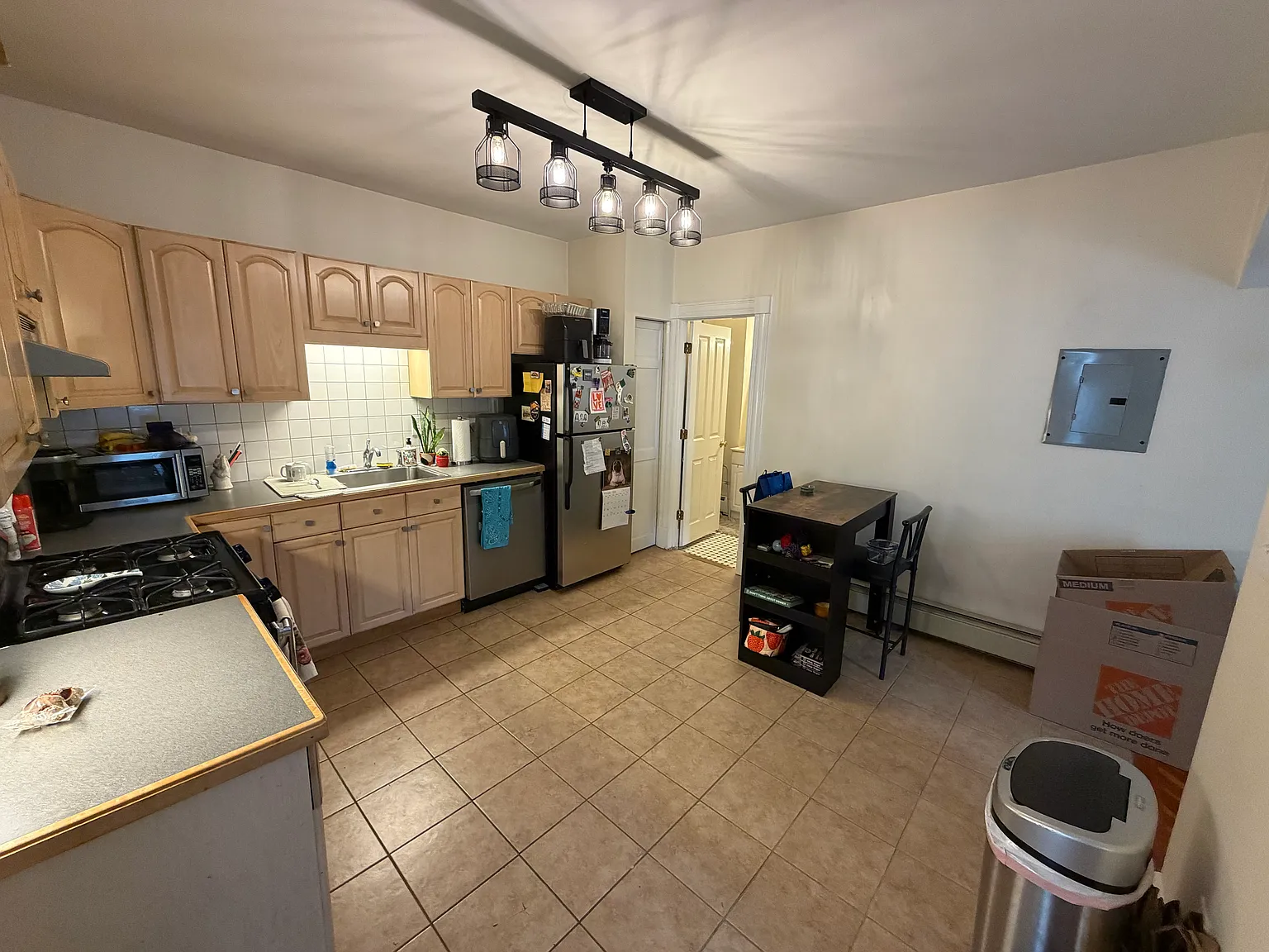 2 bed, 875 sqft, $3,168 — Photo 2