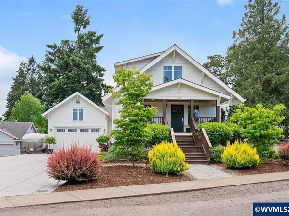 810 Chadwick St, Silverton, OR 97381