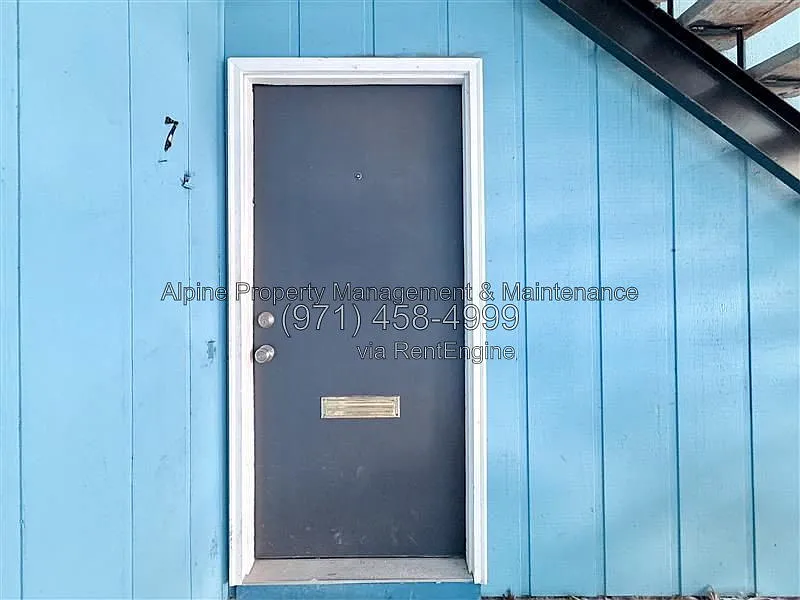 2 bed, 1.0 bath, 900 sqft, $1,350 — Photo 2