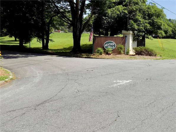 3751 Heathrow Dr, Winston Salem, NC 27127