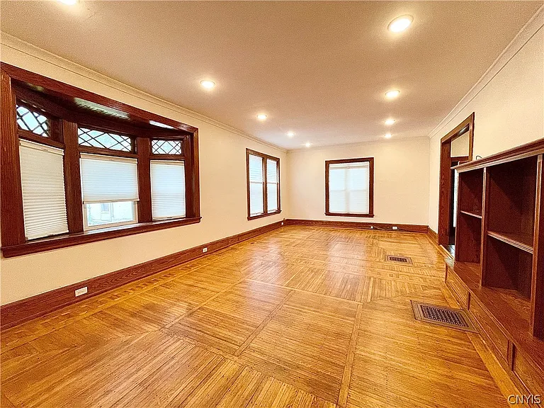 365 Green St — Photo 31