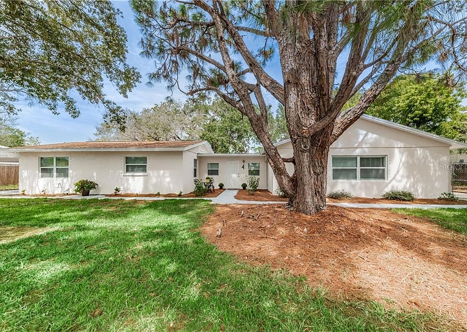 1st image of 4 Cypress Dr