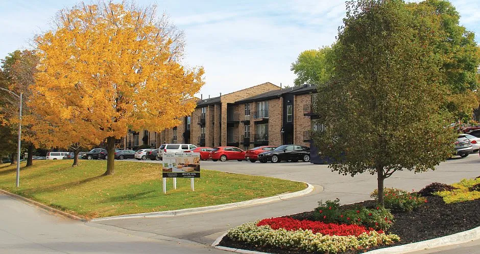 Bristol Square Apartments — Photo 3