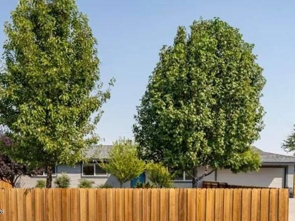 415 Curry Dr, Fernley, NV 89408