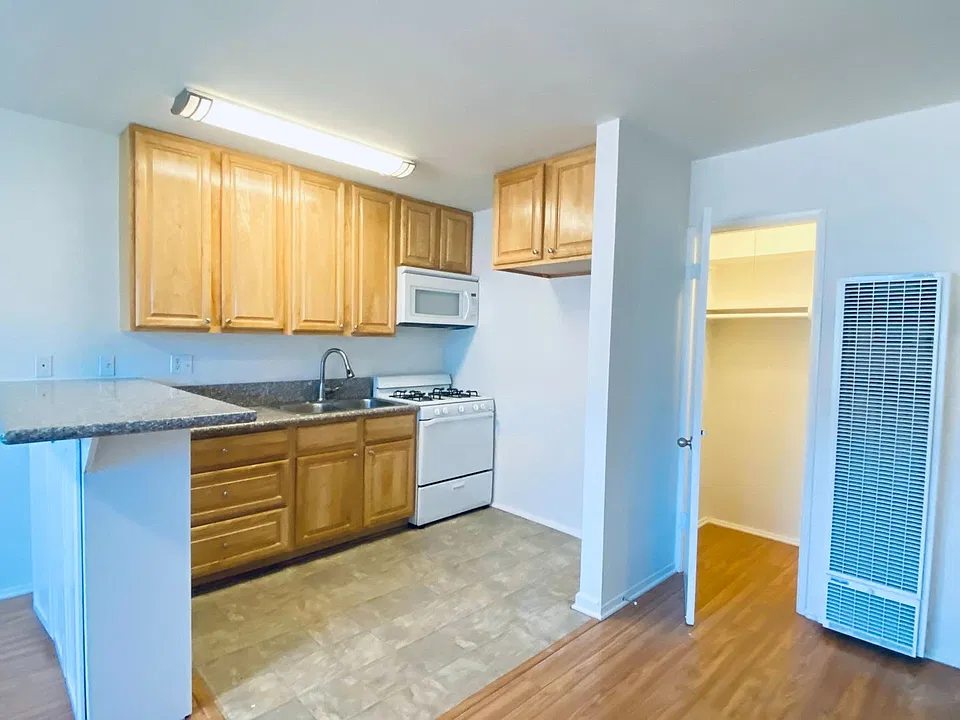 5725-29 Vineland Ave