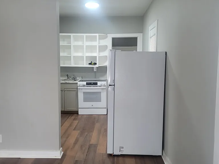 919 Osborne St #2 — Photo 3