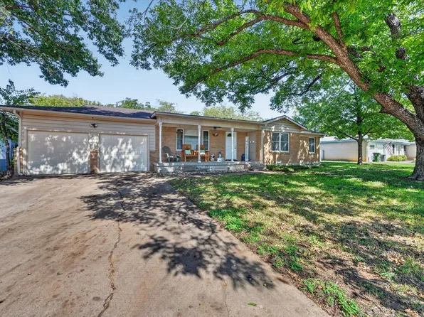 15 Page St, Hurst, TX 76053