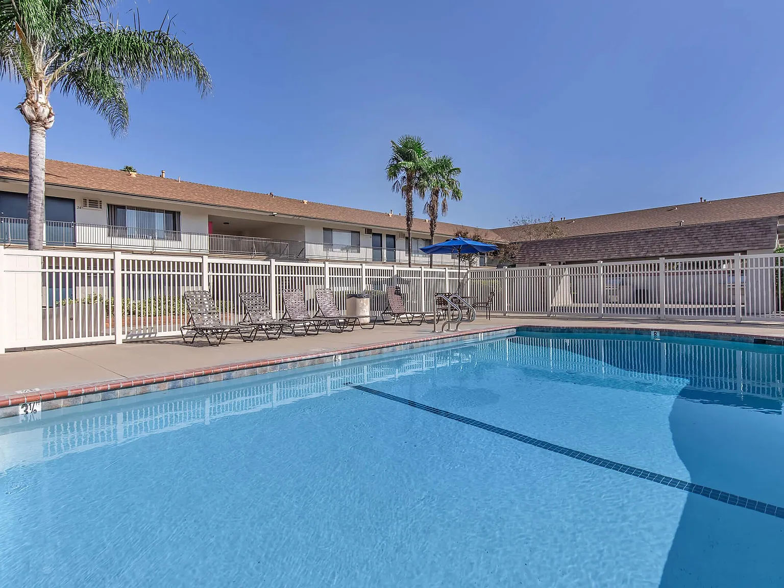 Castilian and Cordova Apartment Homes — Photo 4