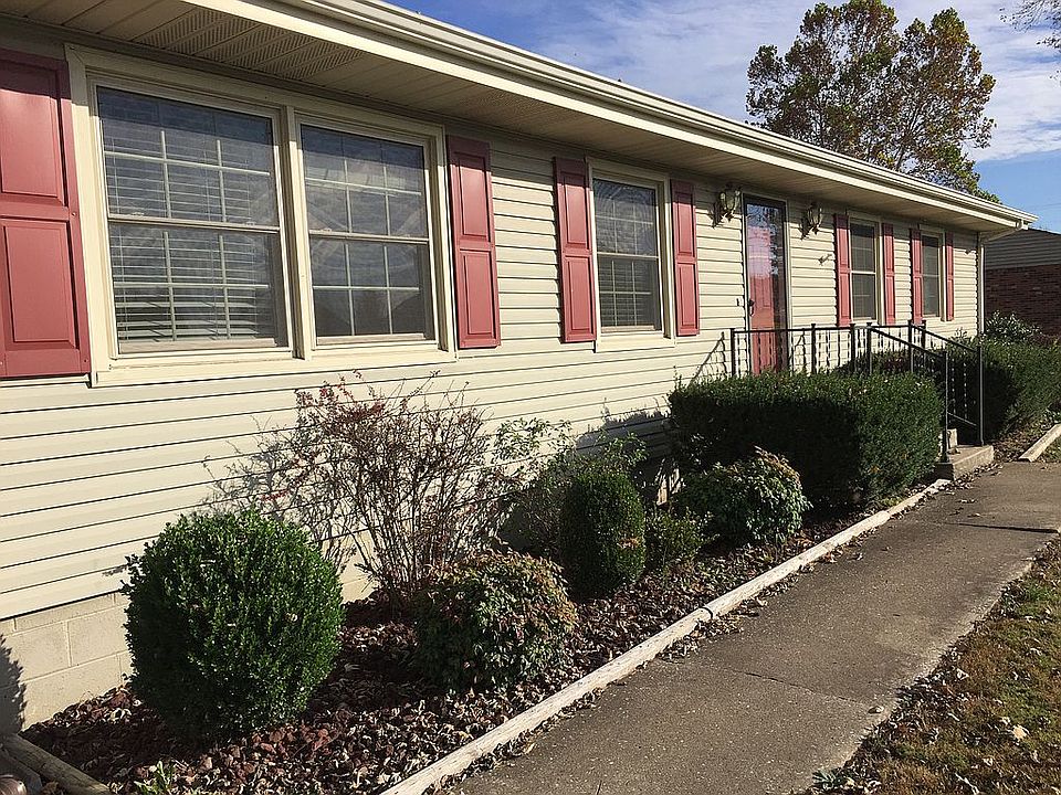 1st image of 904 Pyle Ln