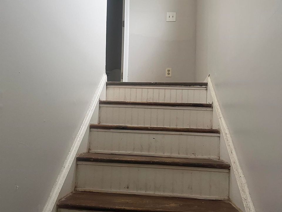 1st image of 109 Wood Ct