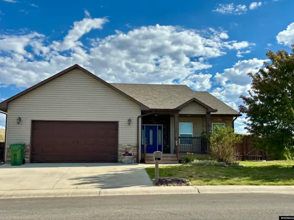 1315 Green River Dr, Douglas, WY 82633