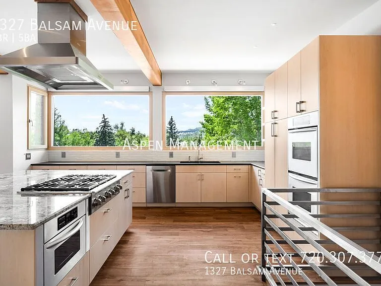1327 Balsam Ave — Photo 9
