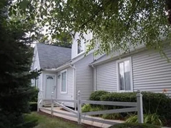 386 Kings Ct, Akron, OH 44321