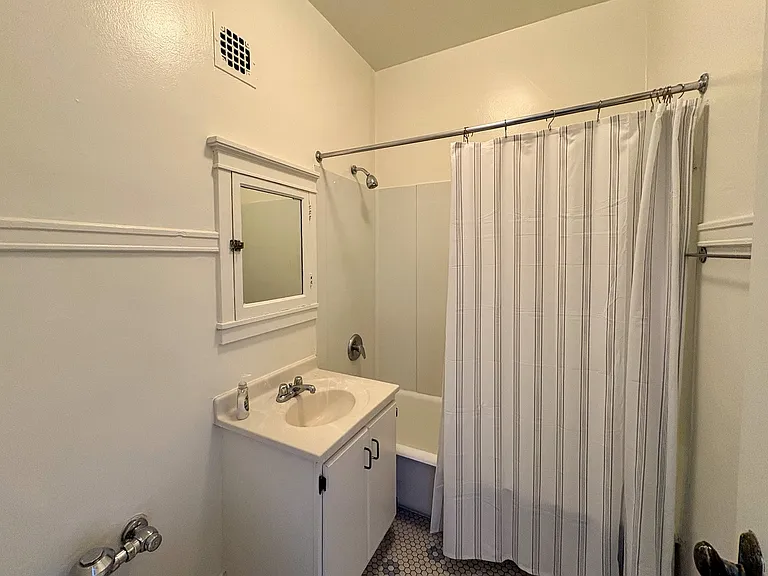 Ivanhoe Bathroom