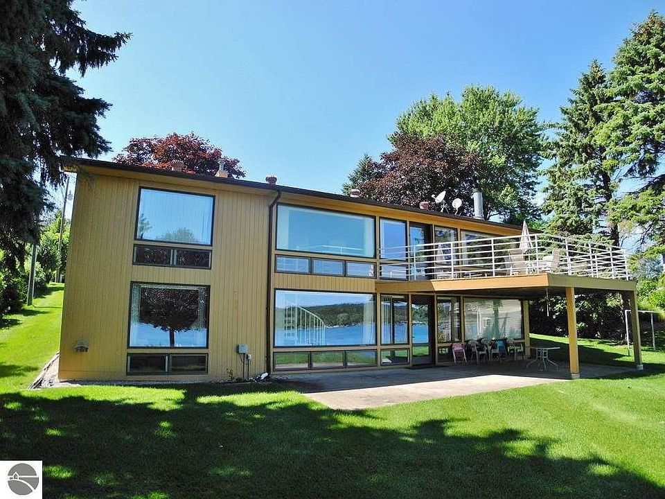 1st image of 2091 S Lake Shore Dr